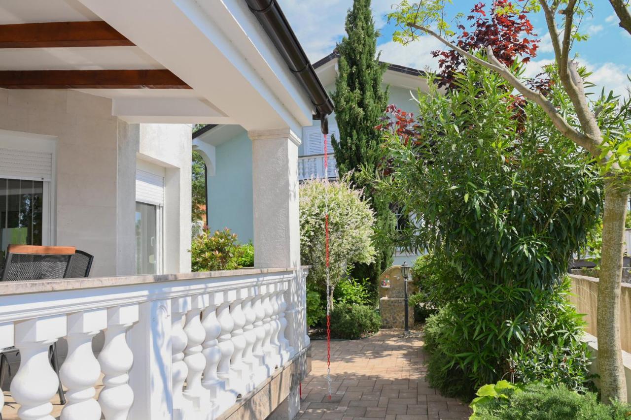 Apartments Basic Sveti Anton 88 Малинська Екстер'єр фото