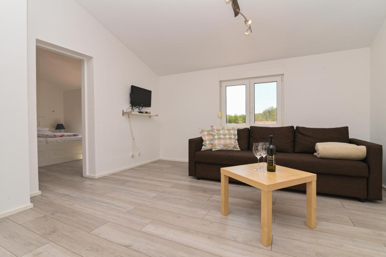 Apartments Basic Sveti Anton 88 Малинська Екстер'єр фото