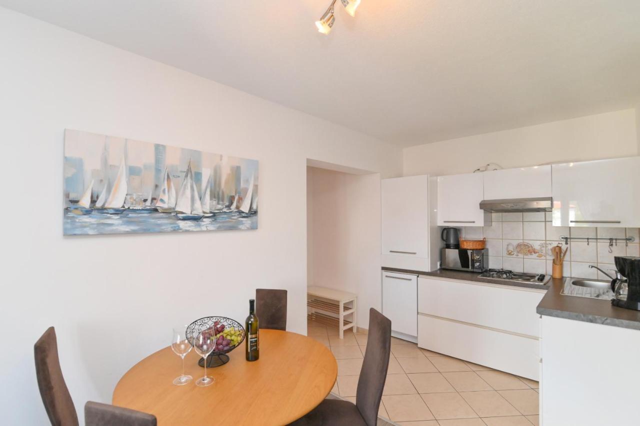 Apartments Basic Sveti Anton 88 Малинська Екстер'єр фото