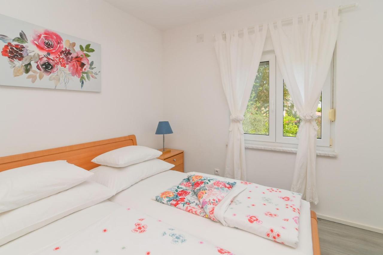 Apartments Basic Sveti Anton 88 Малинська Екстер'єр фото