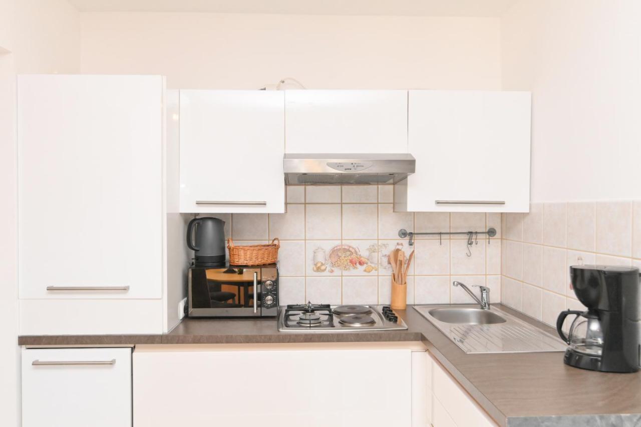Apartments Basic Sveti Anton 88 Малинська Екстер'єр фото