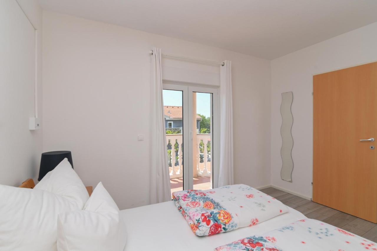 Apartments Basic Sveti Anton 88 Малинська Екстер'єр фото