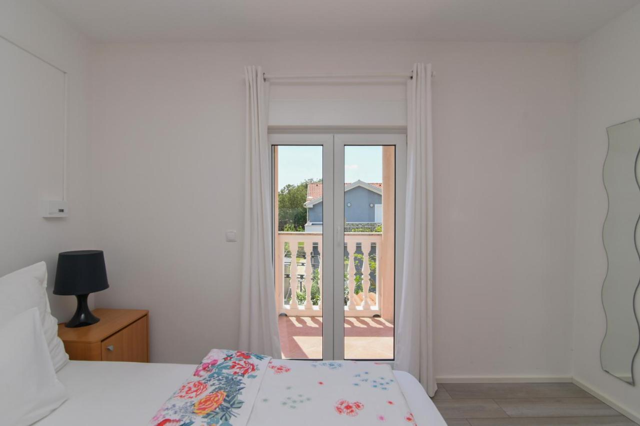 Apartments Basic Sveti Anton 88 Малинська Екстер'єр фото