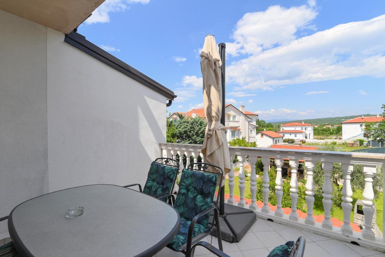 Apartments Basic Sveti Anton 88 Малинська Екстер'єр фото