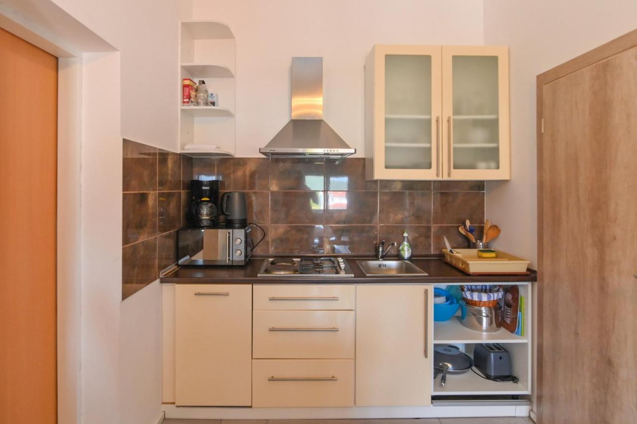 Apartments Basic Sveti Anton 88 Малинська Екстер'єр фото