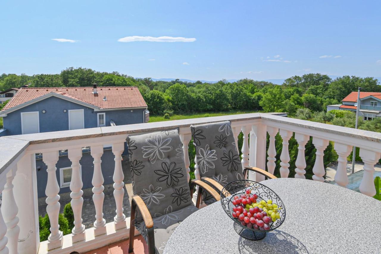 Apartments Basic Sveti Anton 88 Малинська Екстер'єр фото