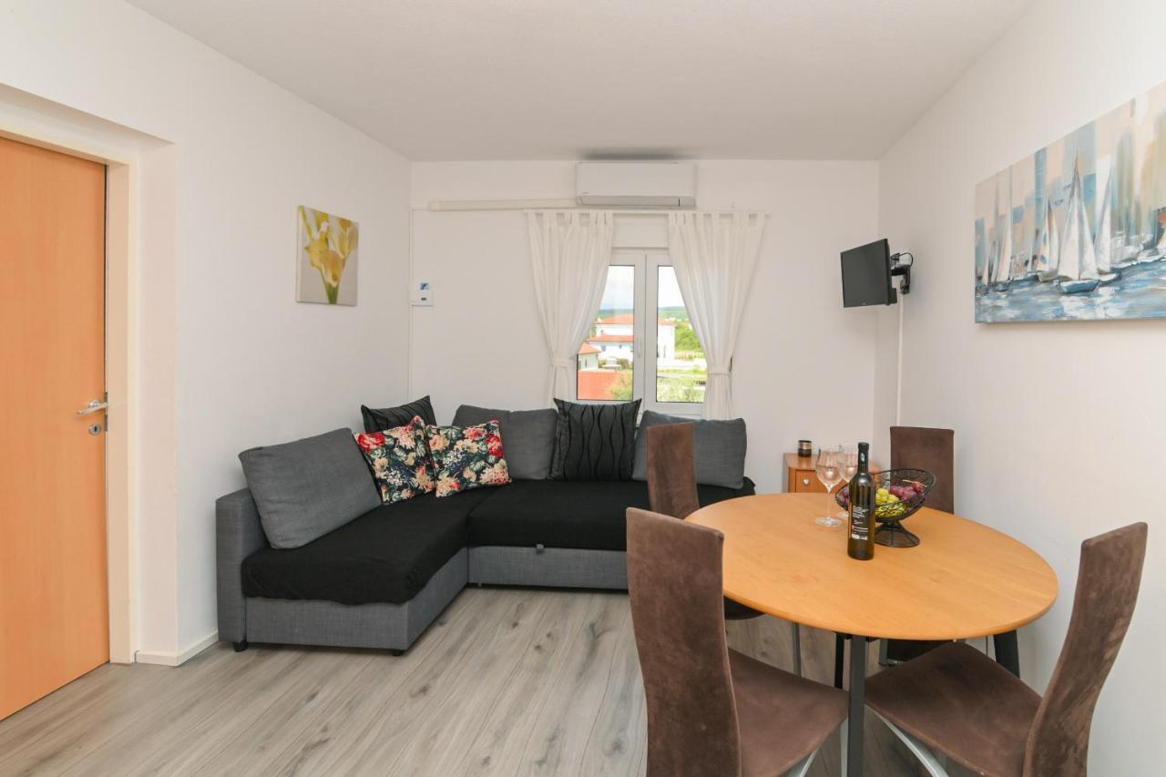 Apartments Basic Sveti Anton 88 Малинська Екстер'єр фото