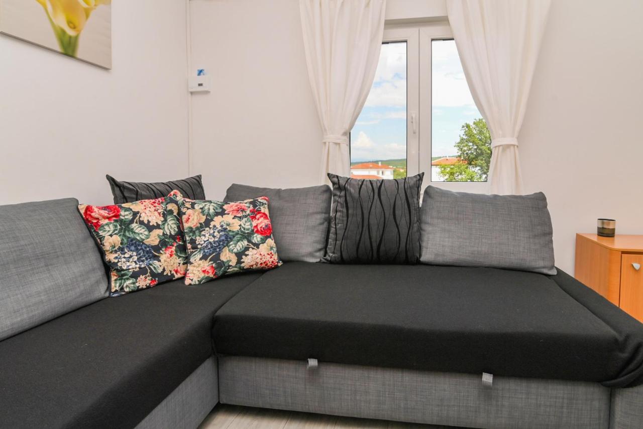 Apartments Basic Sveti Anton 88 Малинська Екстер'єр фото