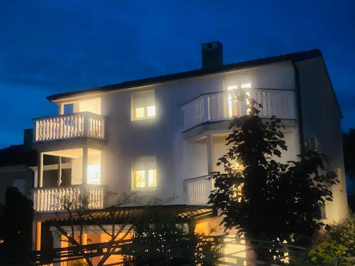 Apartments Basic Sveti Anton 88 Малинська Екстер'єр фото